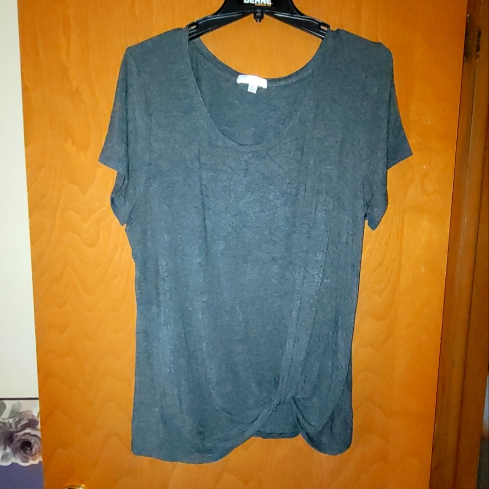 XL Women's Grey shirt with knot in  front